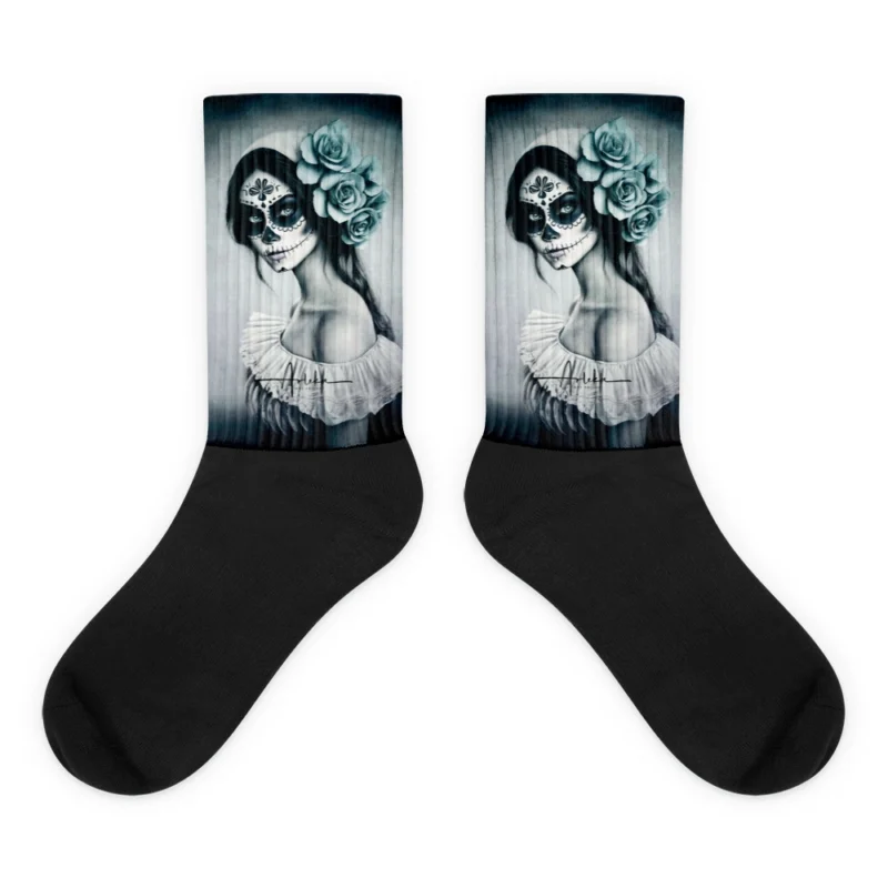 Calcetines artísticos Catrina de Rosas Heladas con fondo oscuro, estilo alternativo y elegante