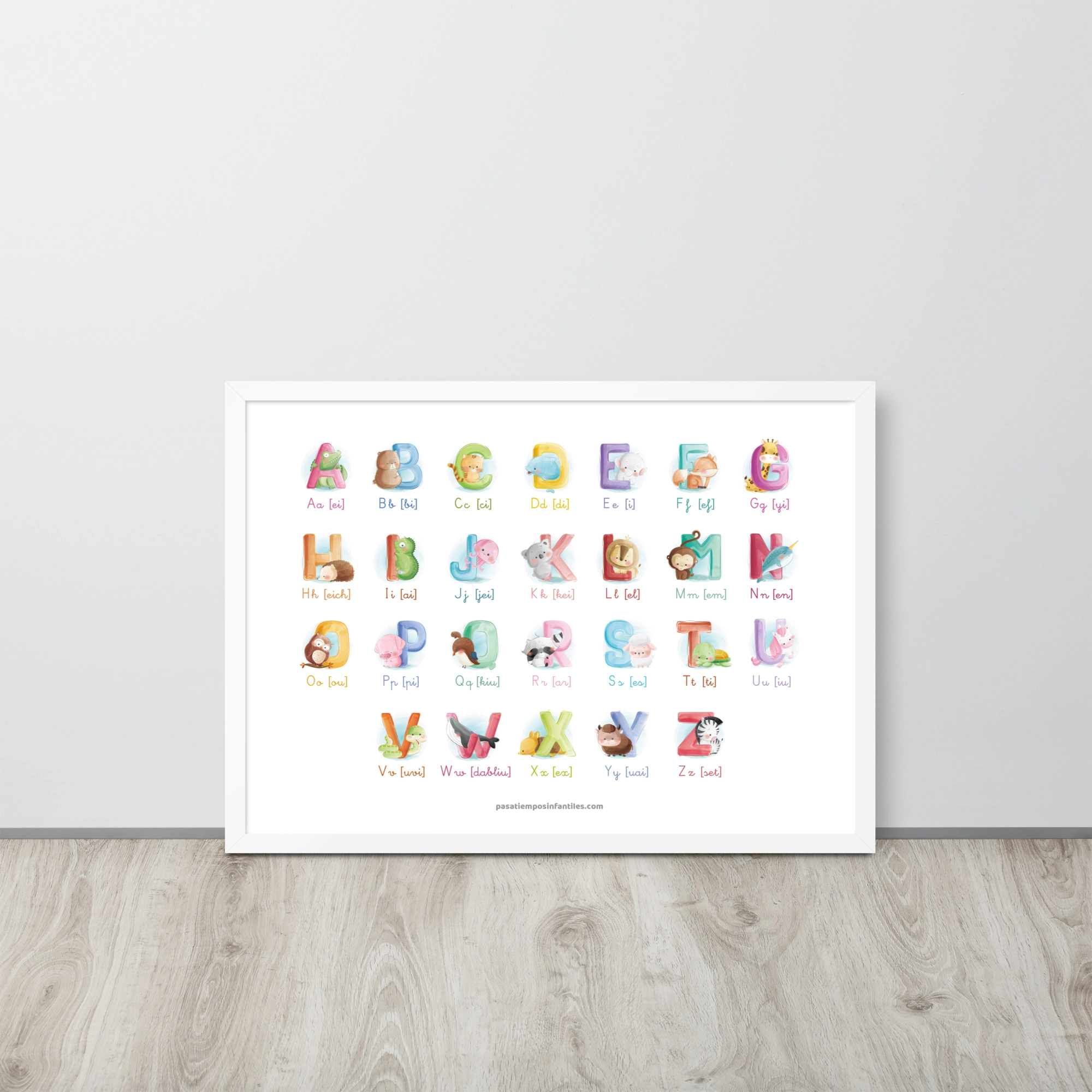 Póster educativo abecedario inglés enmarcado apoyado en la pared marco color blanco