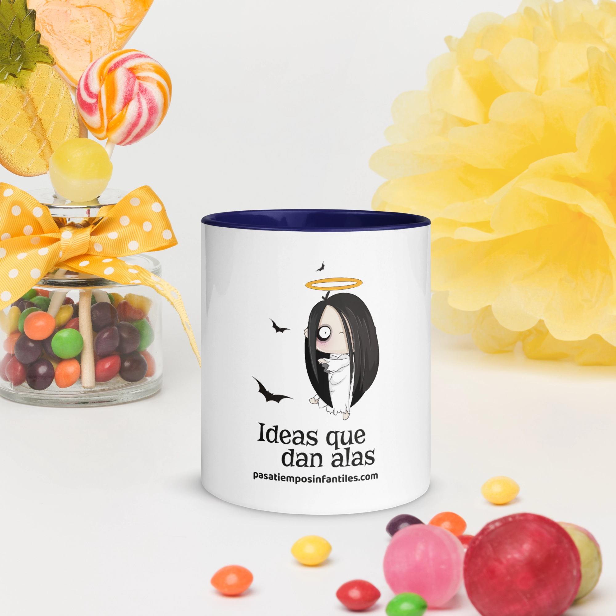 taza halloween fantasma pasatiempos infantiles fondo caramelos interior color azul oscuro