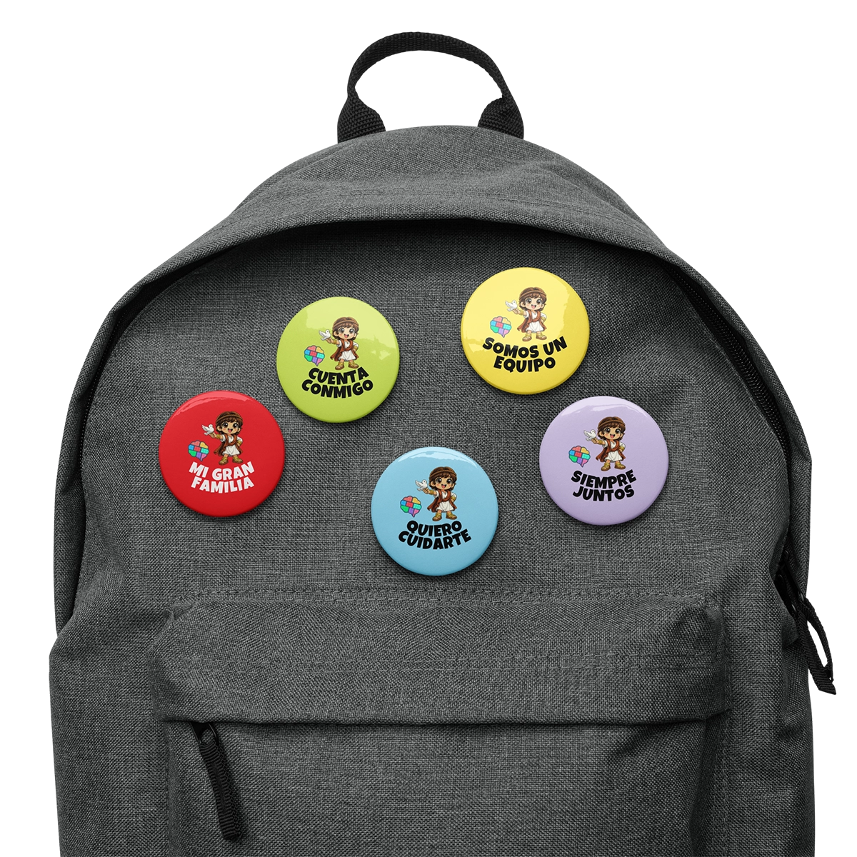 Primer plano de una mochila escolar con las 5 insignias de Jesús Amor de 58 mm colocadas en el frontal