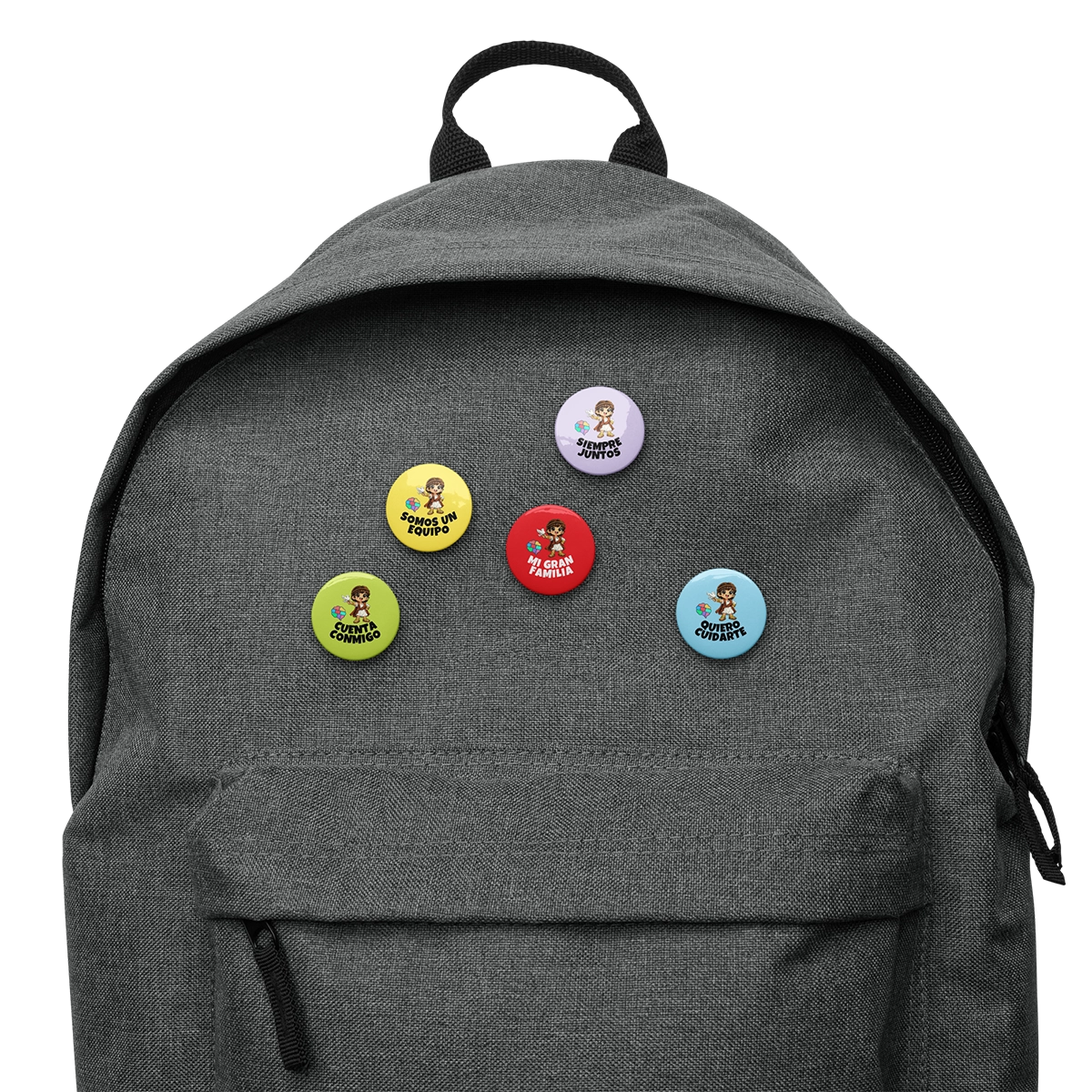 Primer plano de una mochila escolar con las 5 insignias de Jesús Amor de 32 mm colocadas en el frontal